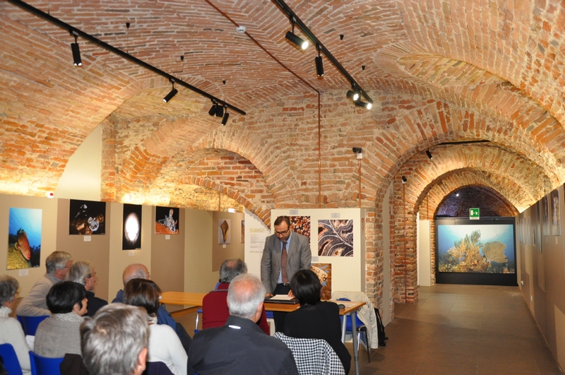 Lettura in italiano da parte di Marco Devecchi (Presidente dell Osservatorio del Paesaggio per il Monferrato e l Astigiano) della lettera del Presidente Georges Pompidou al suo primo ministro, Monsieur Chaban-Delmas, del 17 luglio 1970 [Foto di Mirella Zitti].