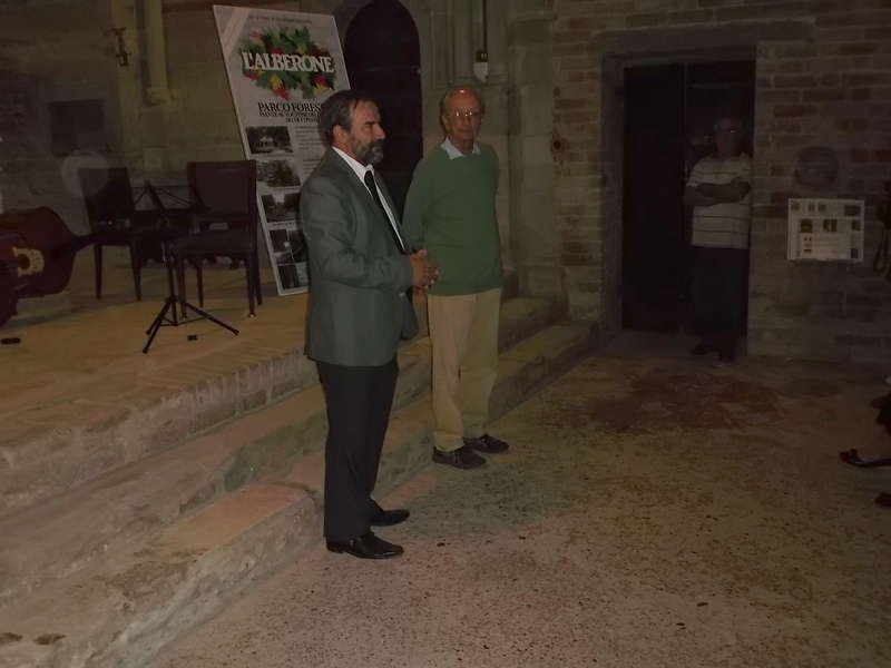 Avvio della Cerimonia di Consegna del Premio "Alfiere del Paesaggio 2016" da parte di Marco Devecchi (Presidente dell Osservatorio del Paesaggio per il Monferrato e l Astigiano) [Foto di Simone Lonati].