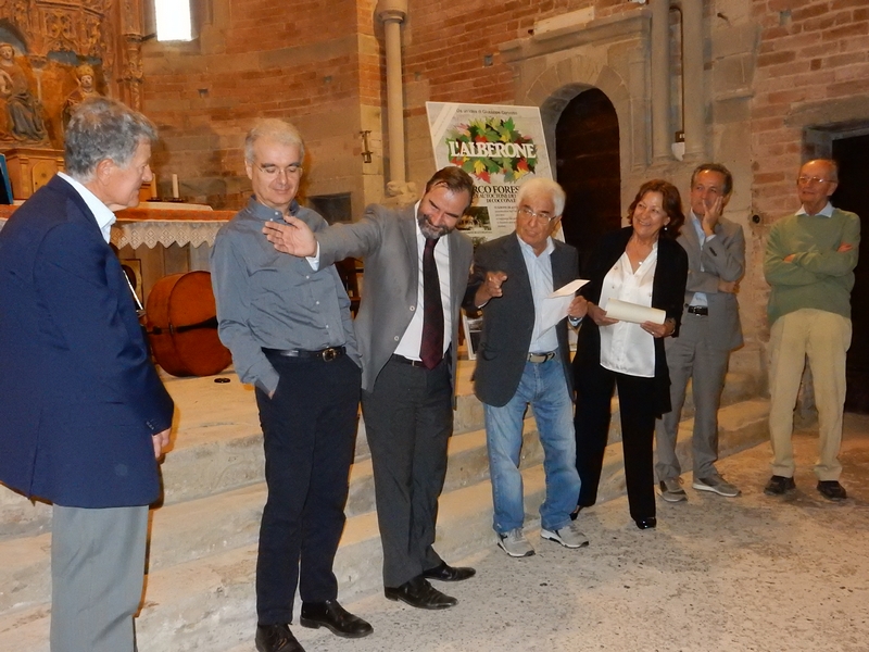 Foto ricordo con il Premiato, il Sig. Giuseppe Conrotto [Foto di Simone Lonati].