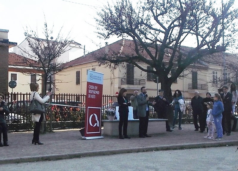 Riflessione sulla siepe realizzata con specie vegetali diverse da parte del Prof. Marco Devecchi (Presidente dell Osservatorio del Paesaggio per il Monferrato e l Astigiano).