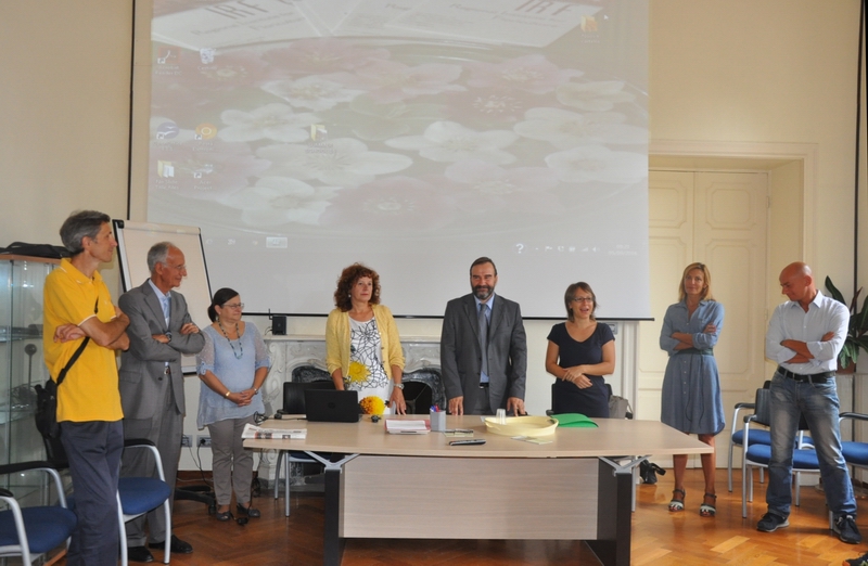 Cerimonia di inaugurazione della Sesta edizione della Summer School of Floriculture di Sanremo presso l Istituto regionale per la Floricoltura e saluti introduttivi delle autorità, da (sx): Dott. Maurizio Marmo (Direttore della Caritas di Sanremo), Prof. Andrea Cavallero (DISAFA - UNITO), Dott.ssa Barbara Ruffoni (Direttore CREA di Sanremo), Dott.ssa Margherita Beruto (Direttore IRF di Sanremo), Marco Devecchi (DISAFA - UNITO), Dott.ssa Valentina Scariot (DISAFA - UNITO), Dott.ssa Barbaria Biale (Assessore Floricoltura del Comune di Sanremo) e Dott. Germano Gadina (Presidente IRF di Sanremo) [Foto di Luca Battisti].