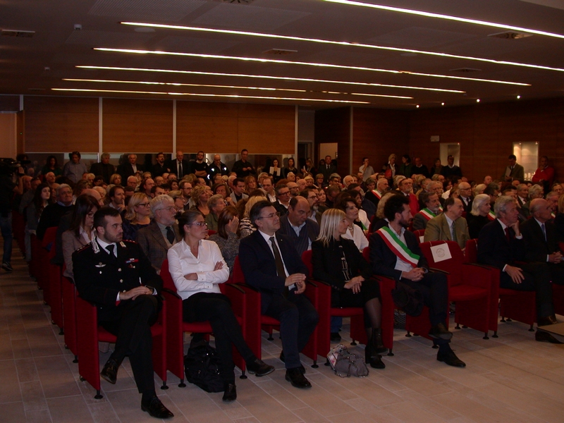 Veduta del folto pubblico presente in sala.