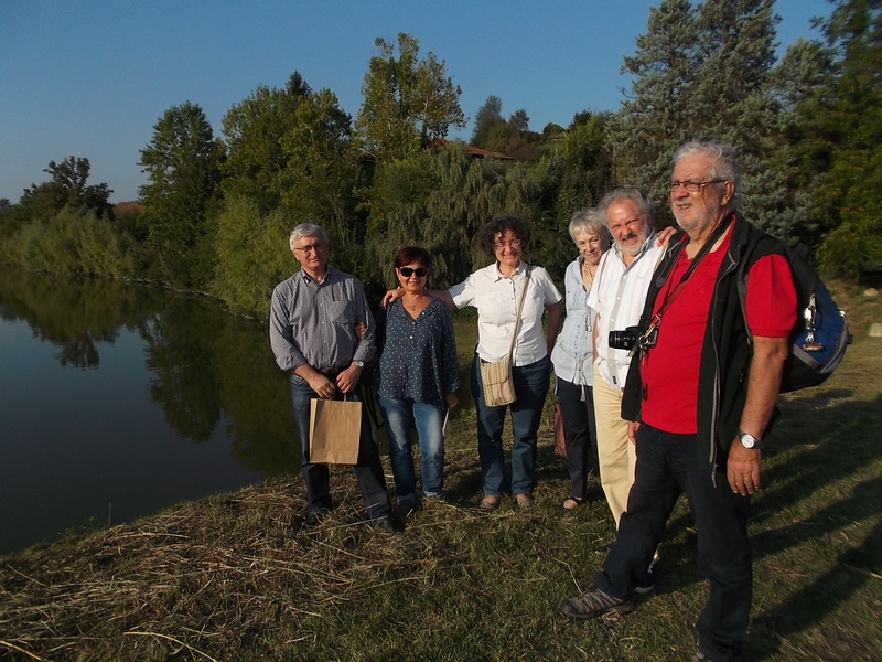 Foto ricordo con i partecipanti all incontro. Tra questi i tre Presidenti dei Circoli di Legambiente Valtriversa (Angelo Porta), Collegno (Anna Rinaldi) ed Asti (Giancarlo Dapavo) al termine della Richiesta di Dichiarazione di notevole interesse pubblico del paesaggio del Lago di Arignano.