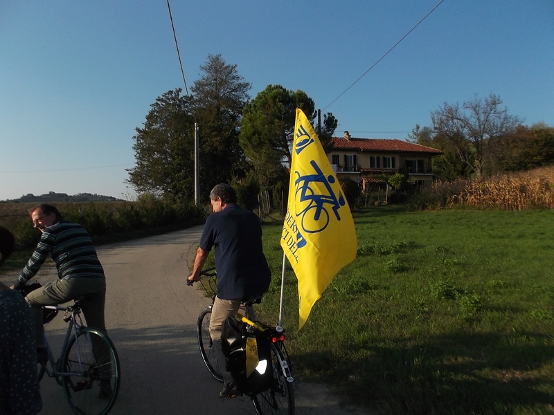 La bicicletta: un mezzo ideale per apprezzare il paesaggio del Lago di Arignano.