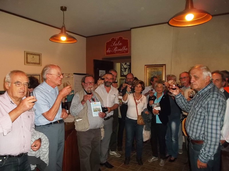 Brindisi benaugurale con l Autore Mauro Fresco e l Editore Mario Musso al termine della Presentazione del Libro "Piemonte da scoprire" presso la Cantina di Castelnuovo Don Bosco [Foto di Andrea Devecchi].