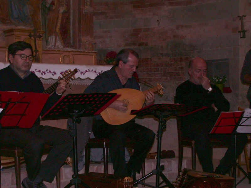 Esecuzione di Brani di musiche medioevali dei secoli XIII e XIV.