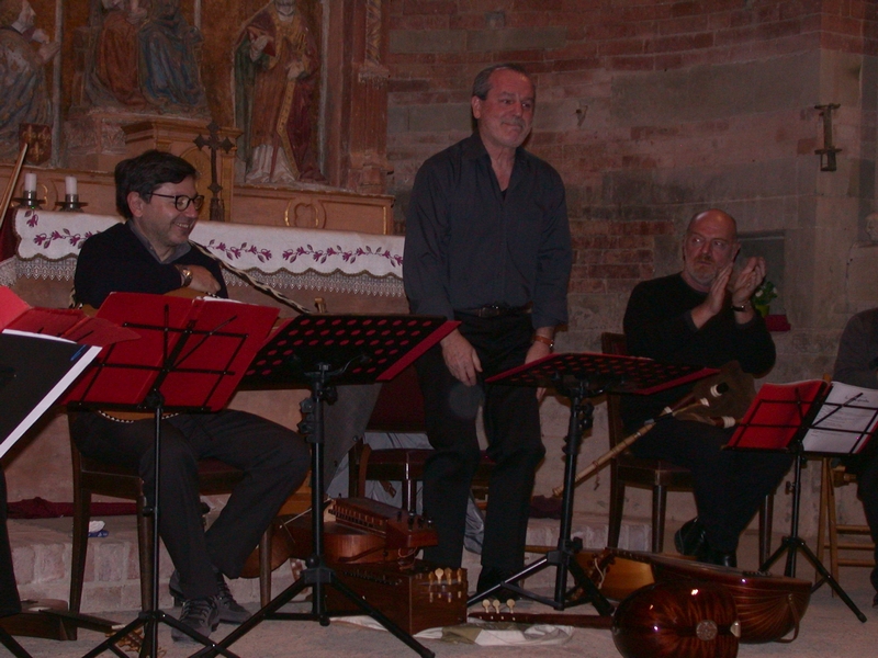 Applausi agli artisti del Gruppo di Musica antica La Ghironda per l apprezzata esecuzione musicale. In centro nella foto: Florio Michielon.
