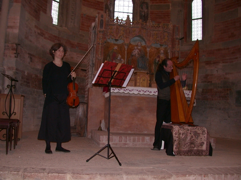 Esecuzione dei brani di musica scoto-irlandese da parte dei Musicisti: Luisa Ratti (violino barocco), Fabio Rizza (liuto) ed Enrico Euron (arpa celtica).