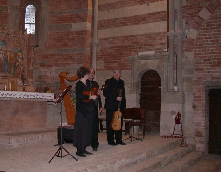 Esecuzione dei brani di musica scoto-irlandese da parte dei Musicisti: Luisa Ratti (violino barocco), Fabio Rizza (liuto) ed Enrico Euron (arpa celtica).