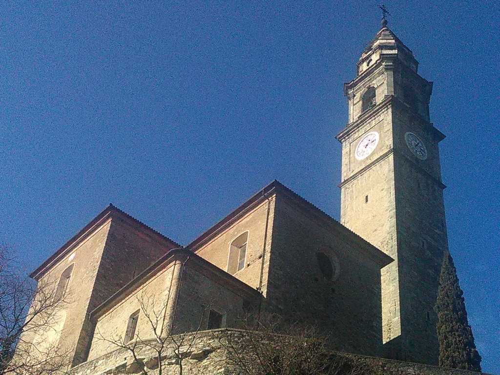 Veduta della bellissima Chiesa di San Silvestro Papa di Chiaverano dalla Sala Riunioni della sede dell Osservatorio del Paesaggio dell Anfiteatro Morenico di Ivrea.