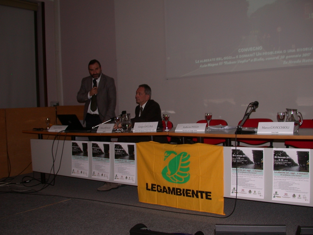 Relazione del Prof. Marco Devecchi (Presidente dell Osservatorio del Paesaggio per il Monferrato e l Astigiano) su "Le alberate nel paesaggio: esperienze di tutela nel nord Italia" [Foto di Angelo Porta].