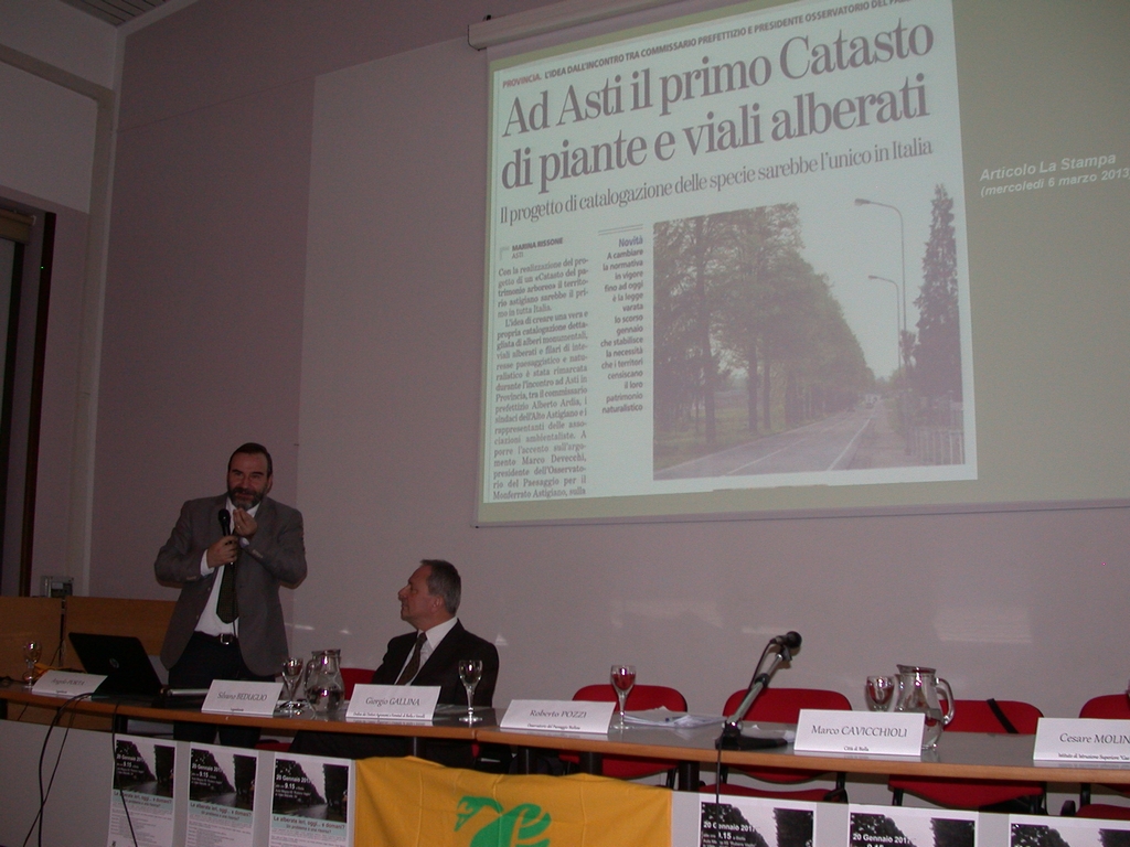Relazione del Prof. Marco Devecchi (Presidente dell Osservatorio del Paesaggio per il Monferrato e l Astigiano) su "Le alberate nel paesaggio: esperienze di tutela nel nord Italia" [Foto di Angelo Porta].