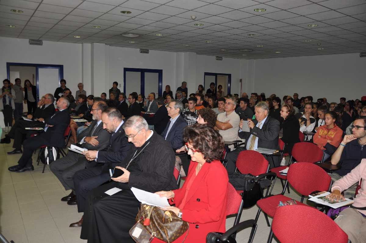 Veduta del folto ed attento pubblico presente in sala al Convegno "Giardino della salute: il verde che cura".