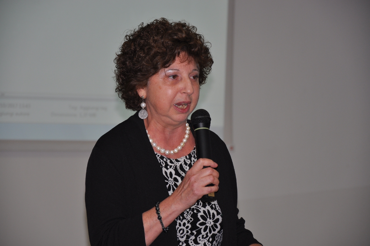 Avvio della Sessione "Ambito sociale" da parte della Dott.ssa Donatella Ciaceri (Dirigente medico dell Asl di Asti).