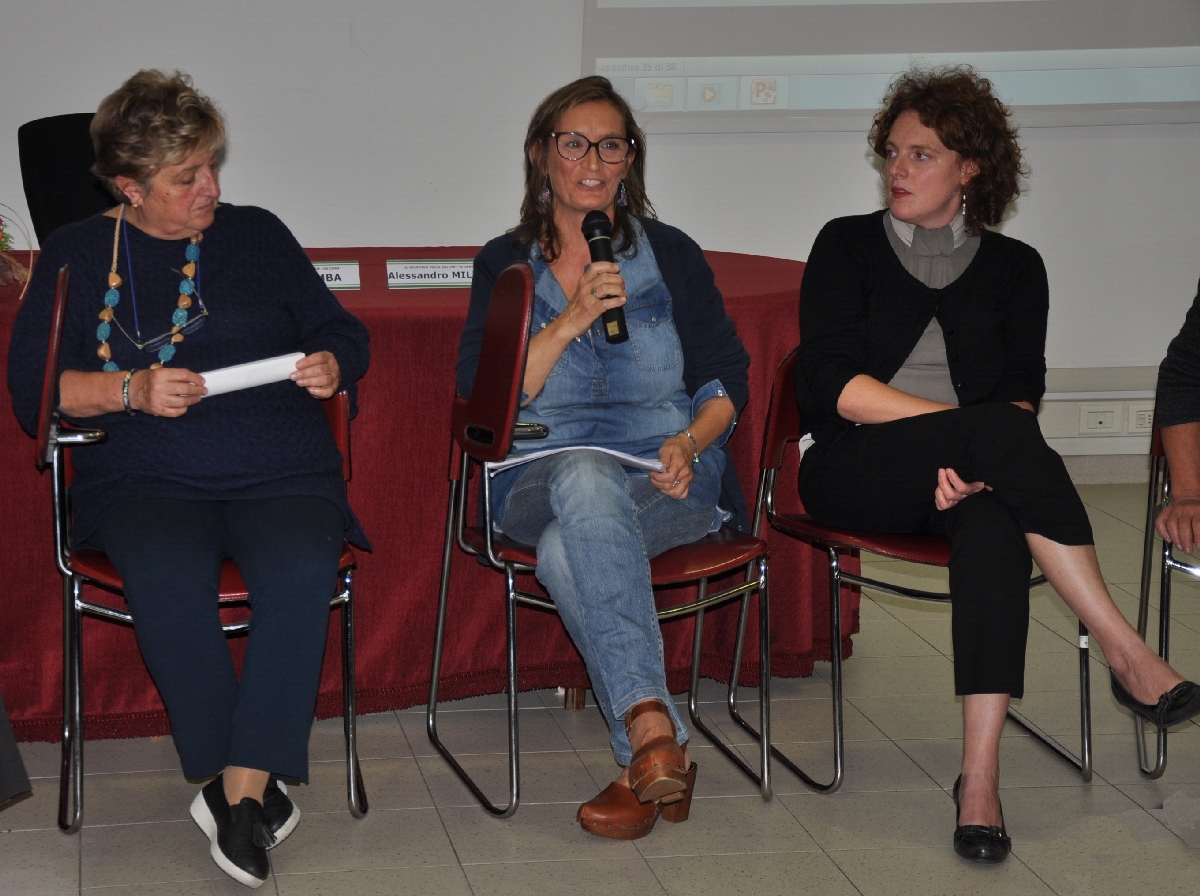 Contributo di riflessione alla Tavola rotonda da parte di Mafalda Leto - Claudia Tirone (Associazione Dei dell Acqua) [Foto di Mirella Zitti].