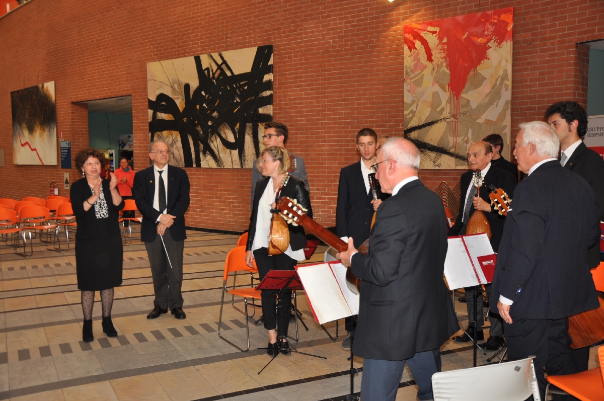 Ringraziamento a nome di tutto il pubblico presente da parte della Dott.ssa Donatella Ciaceri all Orchestra Mandolinistica Paniati di Asti e al suo Direttore, il Maestro Fabio Poggi.