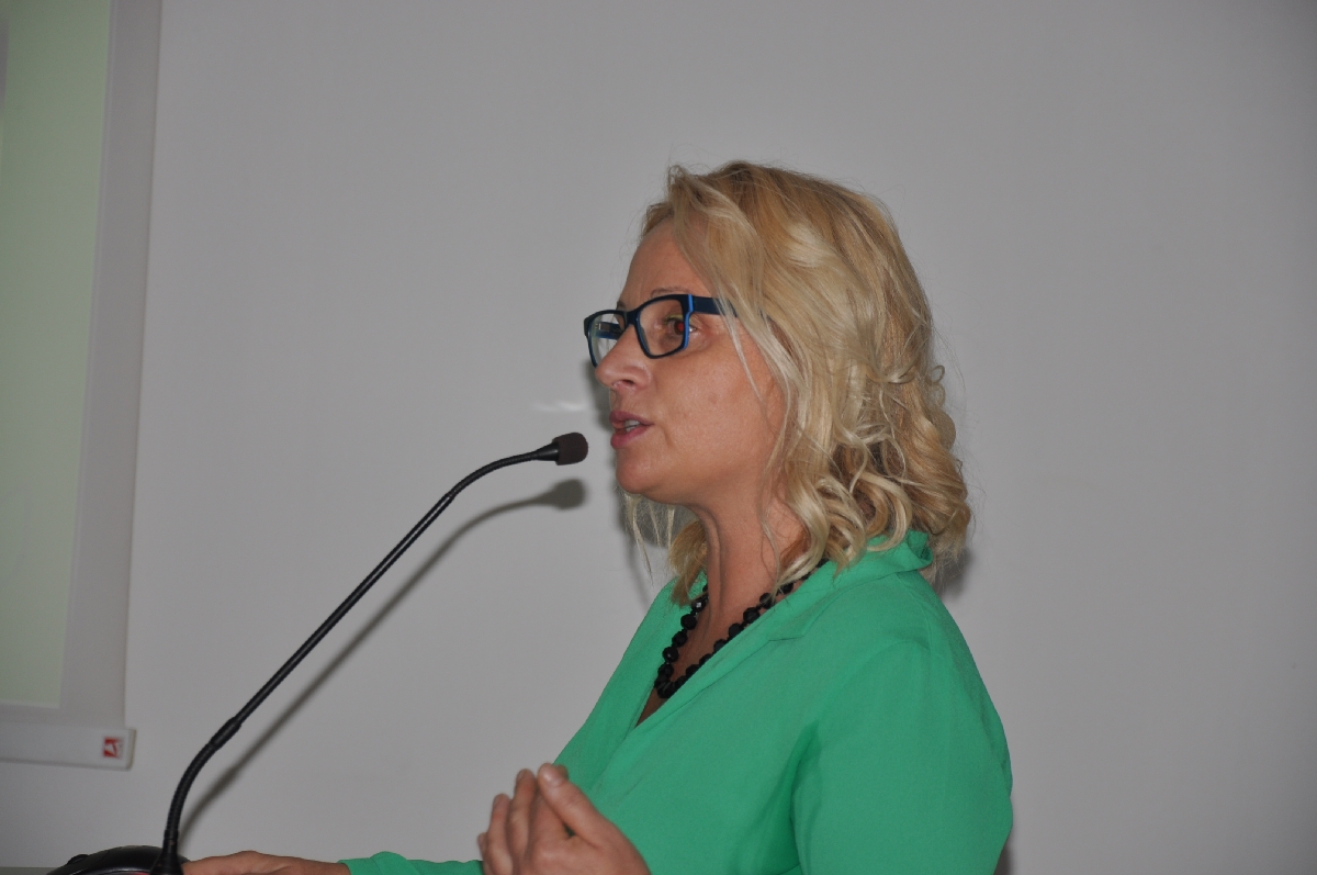 Relazione del Dott.ssa Edy Marello (Collegio interprovinciale ostetriche di Asti e Torino) su "Vivere la gravidanza: le cure buone che l accompagnano".