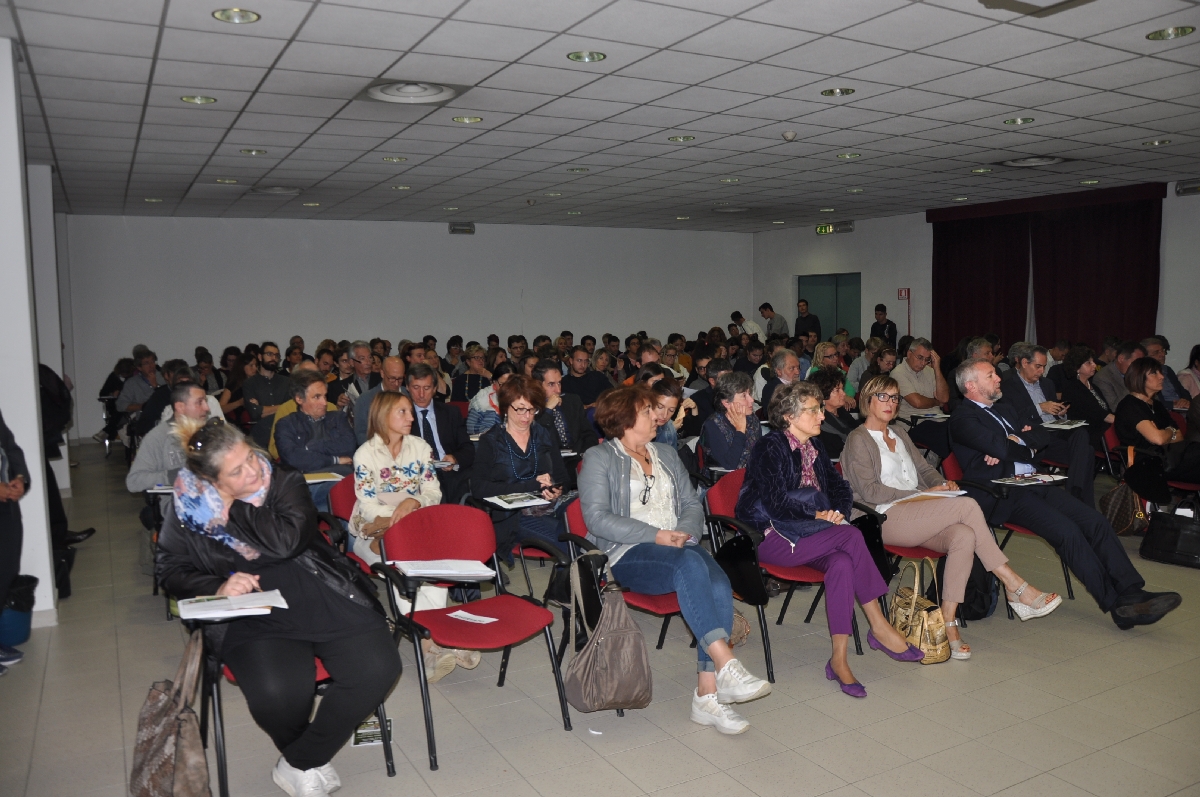 Veduta del folto ed attento pubblico presente in sala al Convegno Giardino della salute: il verde che cura.