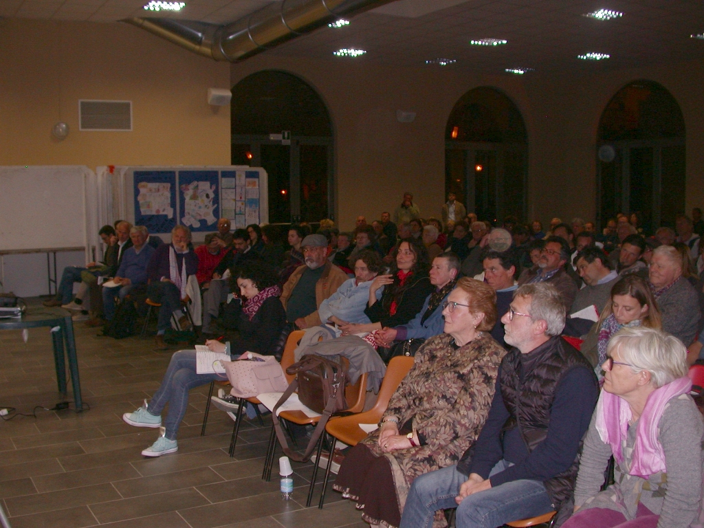 Veduta del folto ed attento pubblico presente in sala.