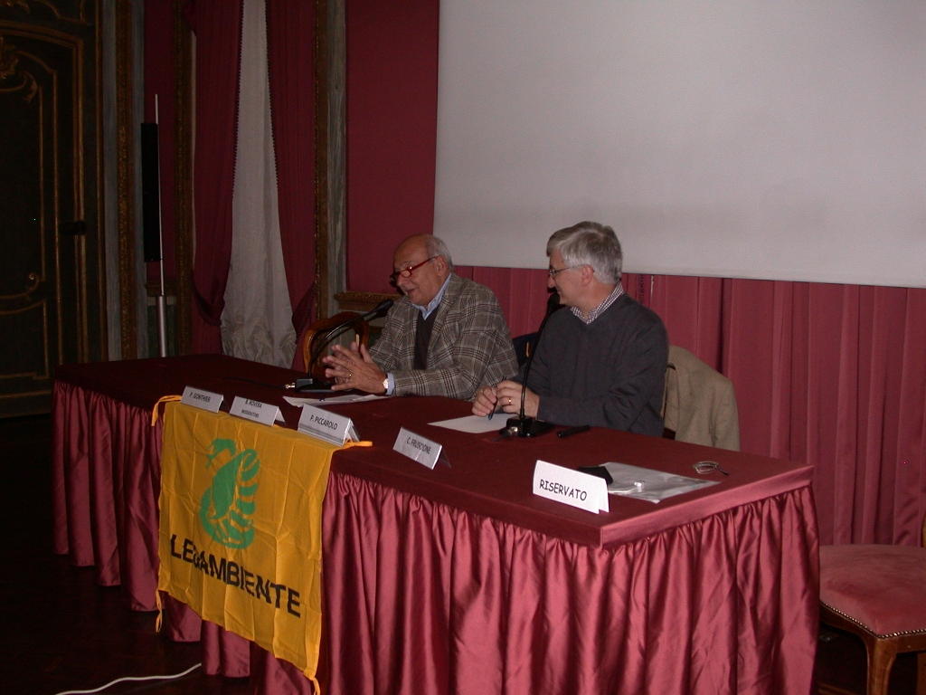 Avvio dei lavori del Convegno da parte del Moderatore, il giornalista Beppe Rovera [Foto di Francesco Leone Devecchi].