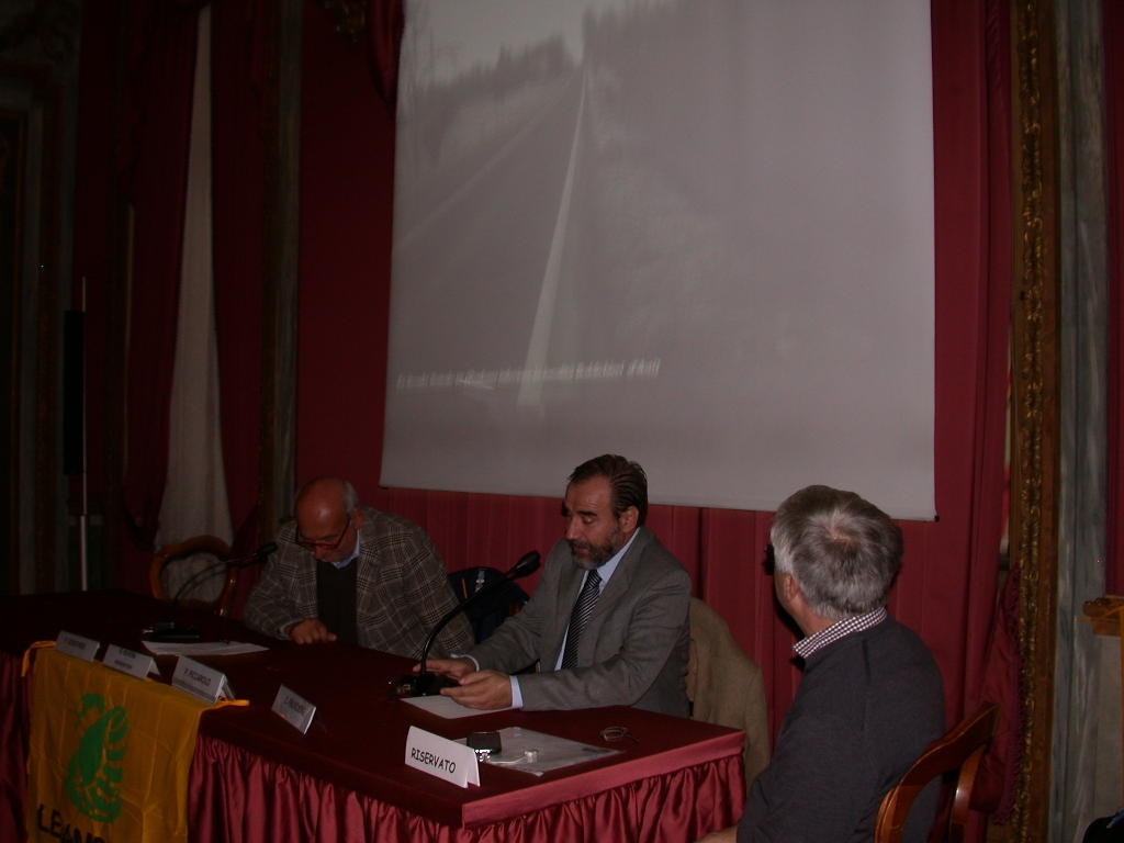 Relazione del Prof. Marco Devecchi Presidente dell Osservatorio del Paesaggio per il Monferrato e l Astigiano [Foto di Francesco Leone Devecchi].