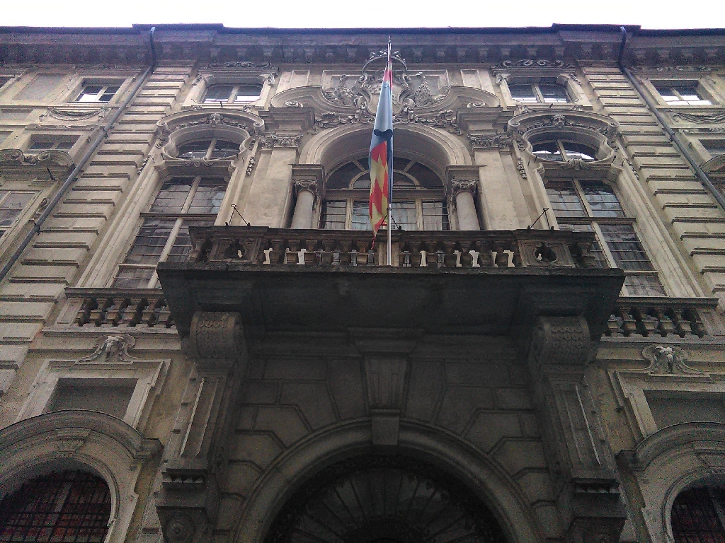 Veduta della facciata del prestigioso Palazzo Faletti di Barolo, sede del momento di studio in occasione della "Terza giornata europea delle alberate".