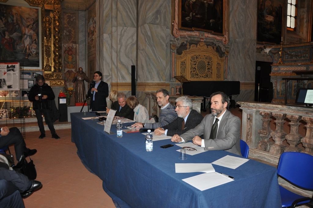 Saluto introduttivo da parte del Dott. Roberto Cerrato (Direttore dell Associazione per il Patrimonio dei Paesaggi vitivinicoli di Langhe, Roero e Monferrato) [Foto di Angelo Porta].