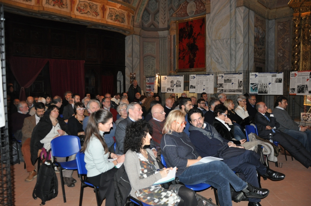 Folto ed interessato pubblico presente al momento di studio  [Foto di Angelo Porta].