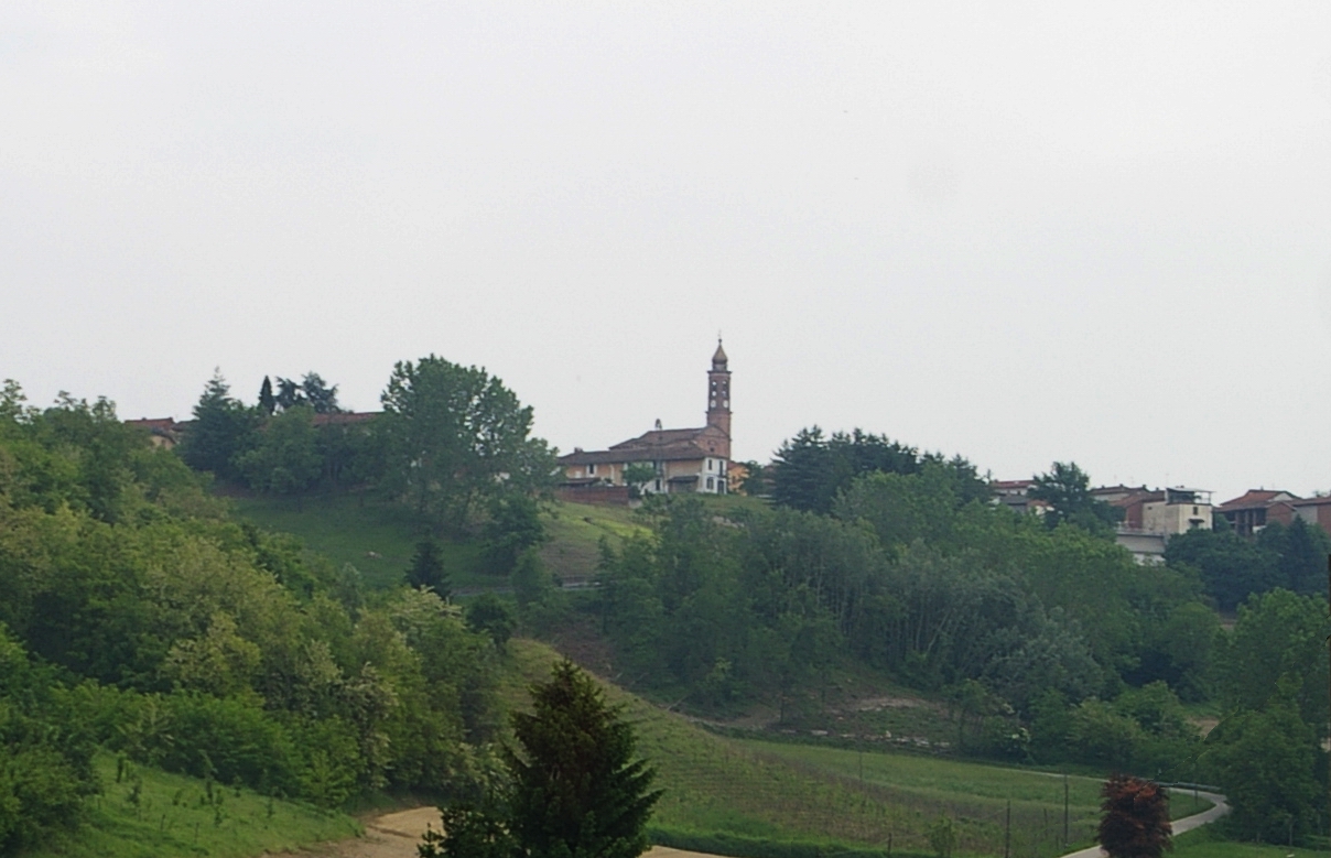 Veduta del paesaggio della Frazione. Montemarzo di Asti, inserito nell ambito di paesaggio più ampio, denominato "Riviera del Tanaro", oggetto dell approvazione all unanimità da parte del Consiglio comunale di Asti della Richiesta di Dichiarazione di notevole interesse pubblico, assieme ai paesaggi delle "Case Grotta" di Mombarone.