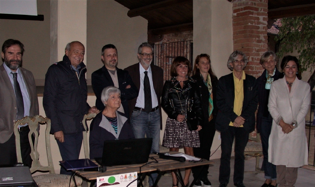 Foto ricordo al termine del Festival del Paesaggio agrario. Da (sx): Marco Devecchi, Beppe Rovera, Laurana Lajolo, Marco Pesce, Francesco Scalfari, Ferruccio Capitani, Elena Ivaldi, Augusta Mazzarolli e Laura Botto Chiarlo [FOTO  di Francesco Leone Devecchi].