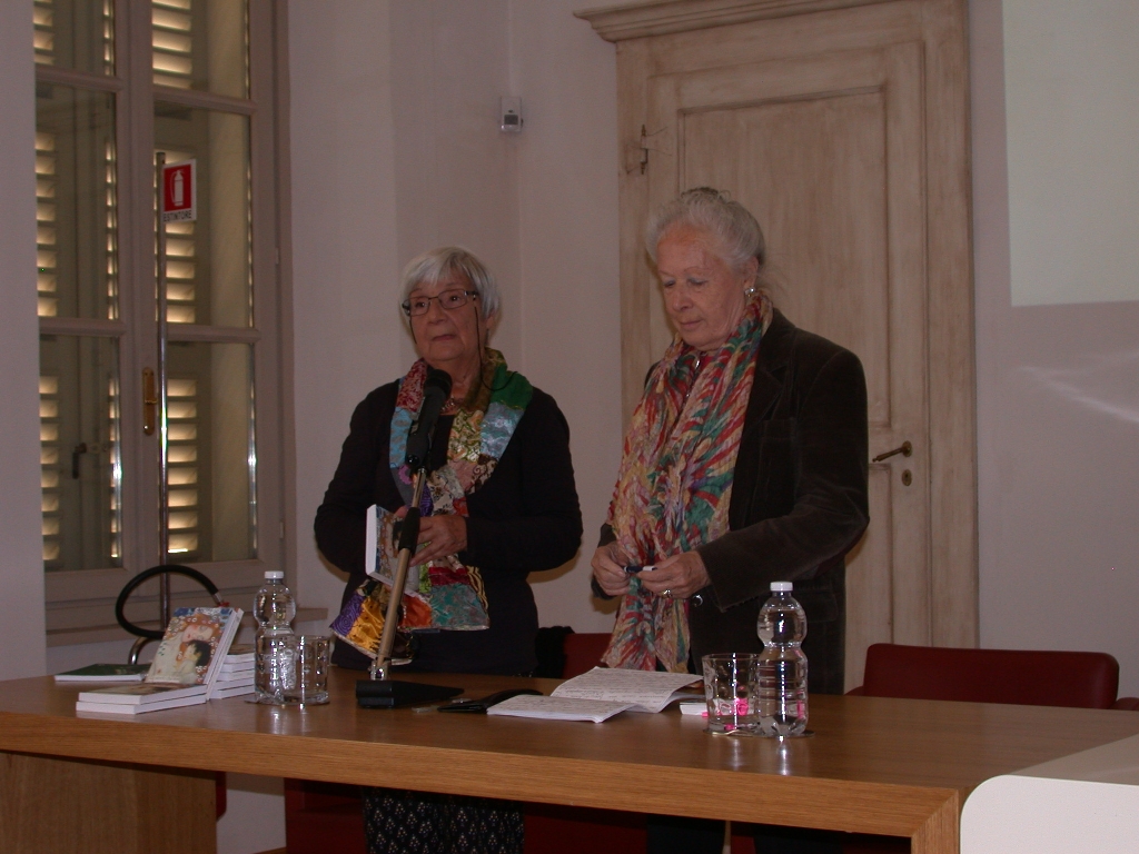  Avvio dell incontro di presentazione del libro di Elena Accati, Università di Torino, dal titolo "Le storie che non ti ho raccontato" da parte della Prof.ssa Laurana Lajolo, ideatrice del Festival del paesaggio agrario e Presidente dell Associazione Davide Lajolo.