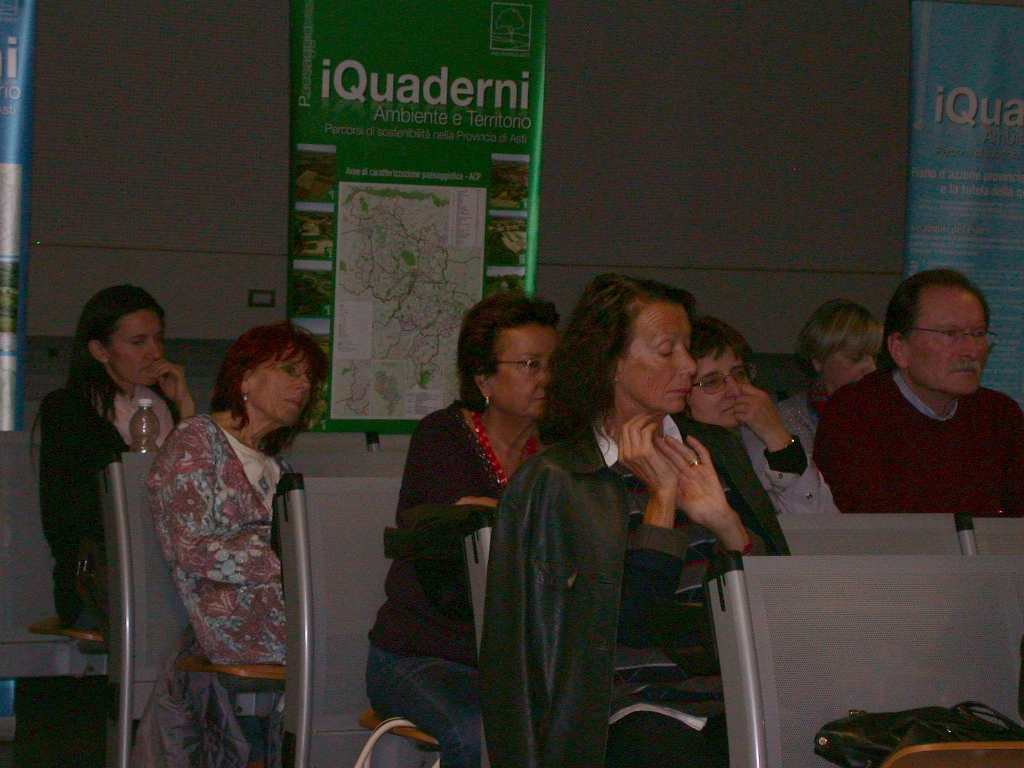 Veduta del folto ed interessato pubblico presente in sala [FOTO  di Mirella Zitti].
