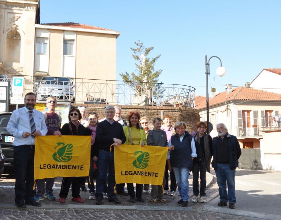 Avvio della camminata nelle campagne di Villafranca d Asti e Ferrere alla ricerca degli alberi monumentali, quali elementi peculiari del paesaggio astigiano.