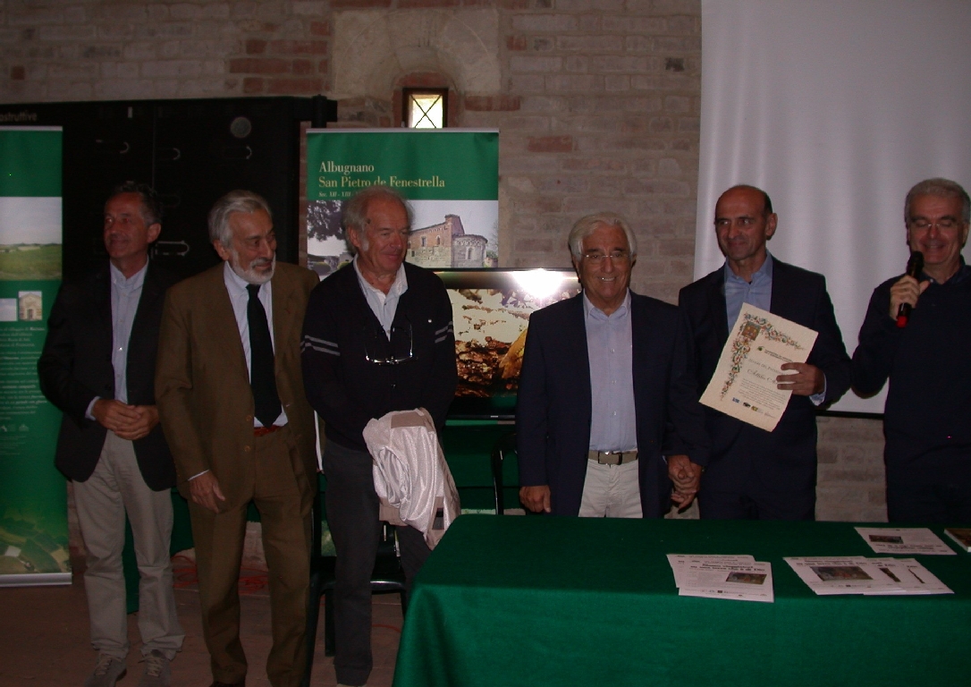 Riflessioni conclusive da parte di Franco Correggia (Presidente dell Associazione Terra, Boschi, Gente e Memorie) sul riconoscimento del Premio Alfiere del paesaggio 2017 ad Attilio Alessio. Nella foto da (sx): Giorgio Ferrero, Emilio Lombardi, Mario Orsi, Giuseppe Conrotto, Attilio Alessio e Franco Correggia.