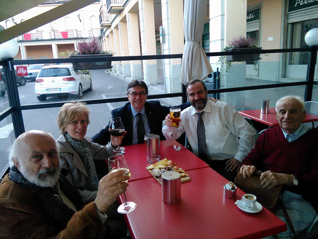 Incontro rappresentanti del Centro studi sul paesaggio culturale del Monferrato e del Centro studi sul paesaggio culturale delle Langhe a Moncalvo. Nella foto da (sx): , Giancarlo Boglietti, Maria Rita Mottola, Roberto Cerrato, Marco Devecchi e Ferdinando Devecchi.