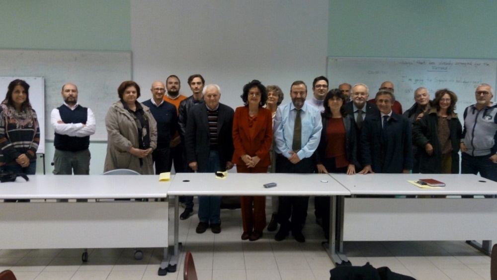 Foto ricordo al termine all ASL dell'ottava riunione per la realizzazione del Parco della salute dell Ospedale Cardinal Massaia di Asti. Nell immagine da (sx): Francesca Cavagnino, Salvatore Giacoppo, Simona Straforini, Domenico Calì, Fabrizio Loretto, Mauro Arato, Emanuele Rissone, Ida Grossi, Anna Ceria, Marco Devecchi, Alessandro Mortarino, Alessandro Militerno, Carlo Raschio, Alberto Testa e Tiziana Valente [Foto di Cristina Chialvi].