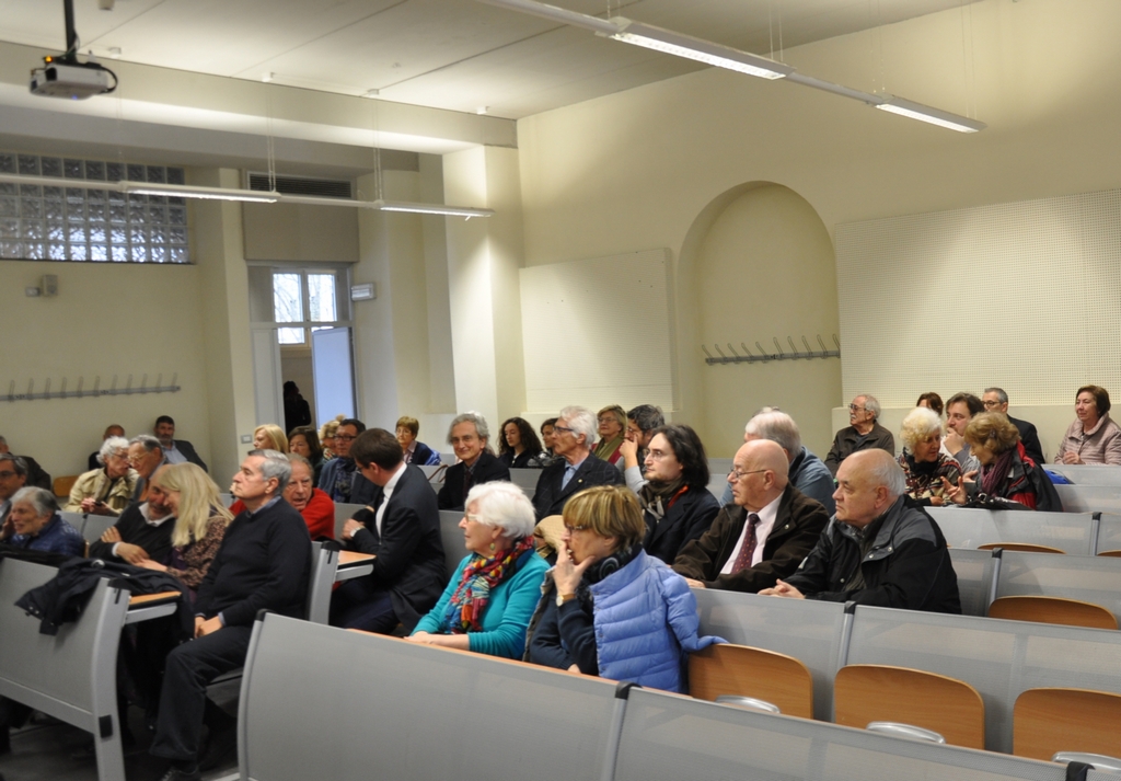 Veduta del numeroso ed attento pubblico presente alla cerimonia di ricordo del Prof. Paolo De Benedetti presso l Università di Asti [Foto di Francesco Devecchi].