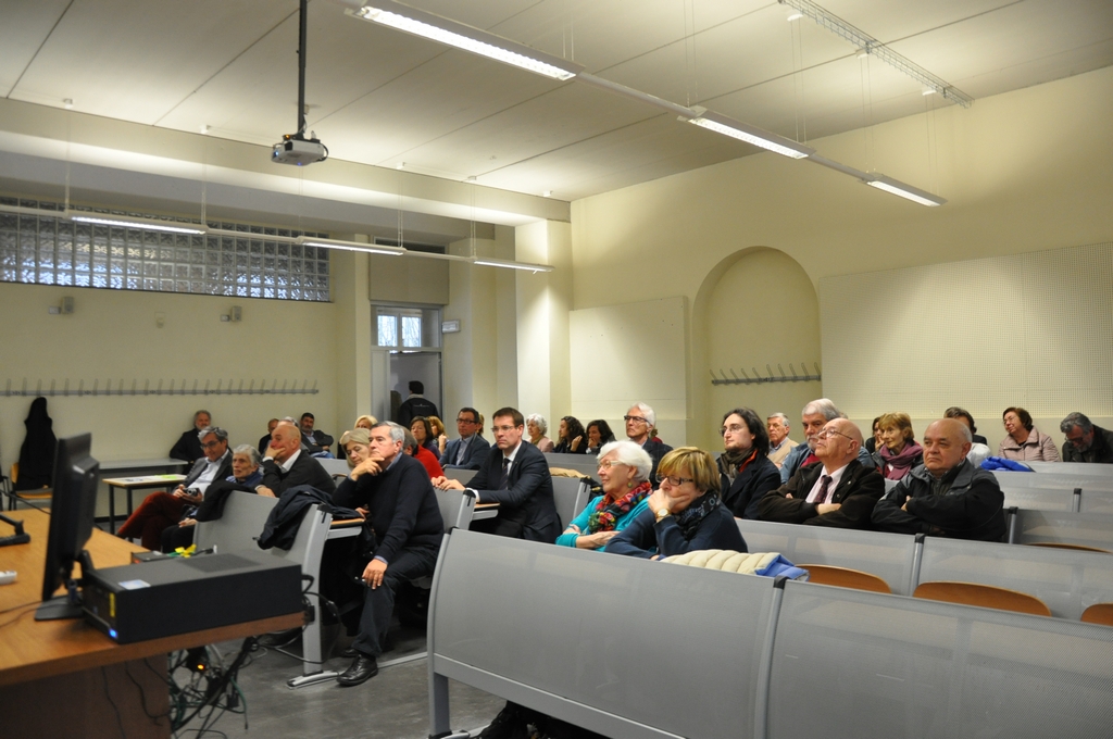 Veduta del numeroso ed attento pubblico presente alla cerimonia di ricordo del Prof. Paolo De Benedetti presso l Università di Asti [Foto di Francesco Devecchi].