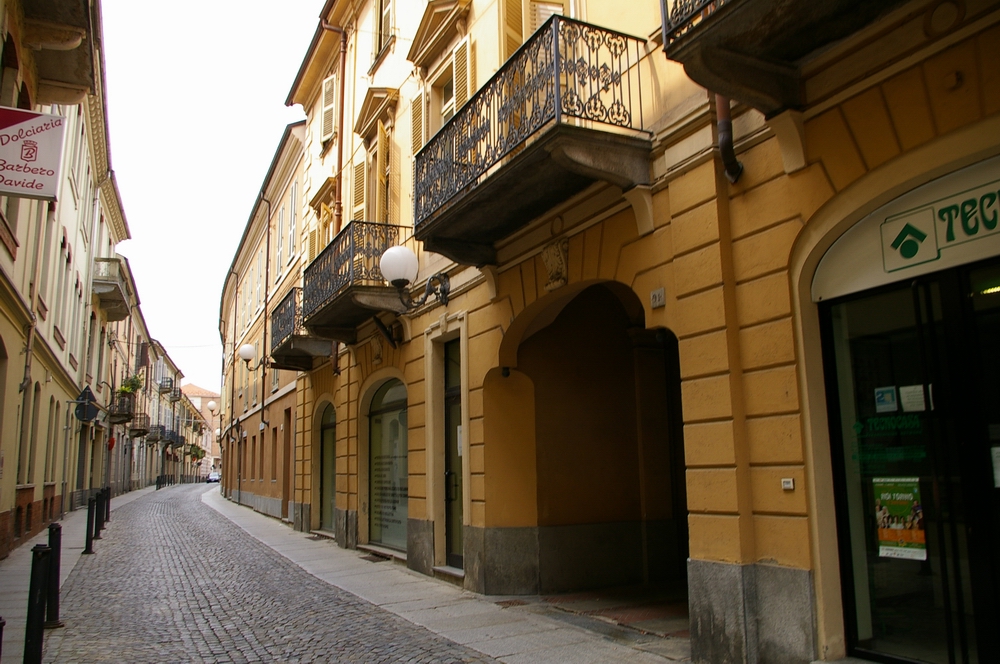 Veduta di Via Brofferio ad Asti, sede del Centro Servizi per il Volontariato, ove si è tenuta la riunione delle Associazioni ambientaliste astigiane per l organizzazione dell incontro di riflessione sui temi ambientali con i Candidati Sindaco di Asti.