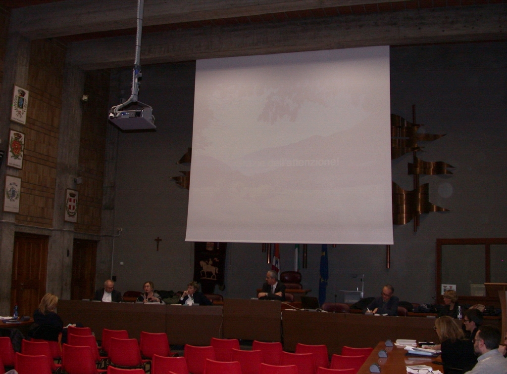 Momento della presentazione ad Asti del nuovo Piano Paesaggistico della Regione Piemonte. Al Tavolo dei relatori da (sx): Arch. Giovanni Paludi (Regione Piemonte), Arch. Cristina Lucca (Soprintendenza), Dott.ssa Egle Micheletto (Soprintendenza), Dott. Alberto Valmaggia (Assessore regionale all'Urbanistica), Arch. Alfredo Visentini (Regione Piemonte) e Arch. Annalisa Savio (Regione Piemonte).