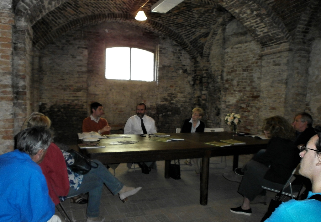 Momento della presentazione della Rivista della Società degli Ingegneri e Architetti in Torino, dedicata ai Paesaggi UNESCO di Langhe-Roero e Monferrato, da parte di Giovanni Currado, Marco Devecchi e Carla Barovetti.