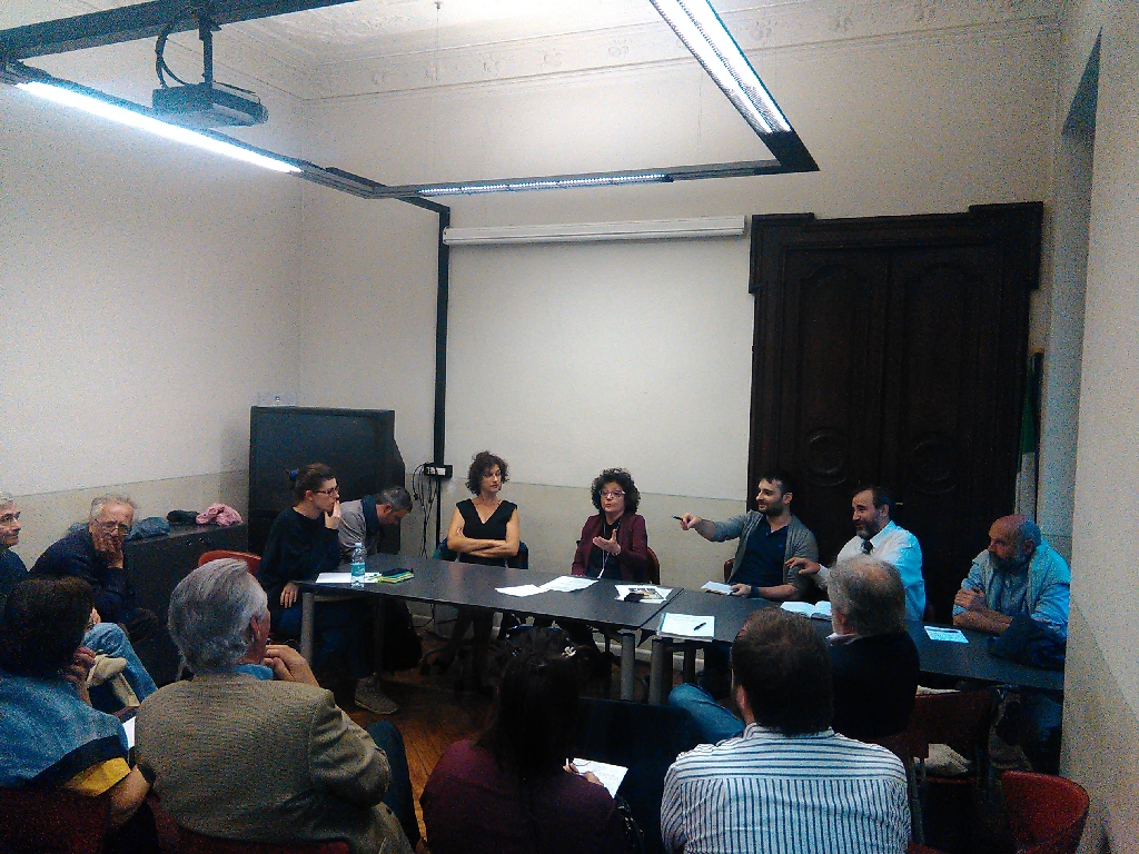 Momento di discussione e confronto in occasione dell incontro di lavoro per l organizzazione del Convegno di alto profilo scientifico e tecnico-progettuale sul nuovo "Parco della salute" dell Ospedale Cardinal Massaia di Asti, tenutosi presso la sede dell Ordine degli Architetti della Provincia di Asti, a cui ha partecipato il Direttore generale dell ASL di Asti, Dott.ssa Ida Grossi.