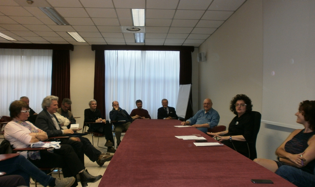 Avvio della riunione di lavoro da parte del Direttore generale dell ASL di Asti, Dott.ssa Ida Grossi per l organizzazione di un apposito momento di studio e successiva realizzazione di un innovativo "Parco della Salute" dell Ospedale Cardinal Massaia di Asti. Nella foto da (sx in senso orario): P.a Elena Berta (Legambiente di Asti), Dott. Agr. Ernesto Doglio Cotto (Vice Presidente dell Ordine dei Dottori agronomi e Dottori forestali della Provincia di Asti), P.i. Piero Bonaldo (Responsabile aree verdi dell ASL di Asti), Ing. Franco Migliarina (Area tecnica ASL di Asti), Dott. Ubaldo Uberti (Presidente dell Ordine dei Veterinari della Provincia di Asti), P.a Salvatore Giacoppo (Rappresentante del Collegio dei Periti agrari del Piemonte), Arch. Marco Pesce (Rappresentante dell Ordine degli Architetti della provincia di Asti), Dott. Aldo Pia (Presidente dell Ordine dei Farmacisti della Provincia di Asti), Dott. Doriano Penso (rappresentante del CRASL 19 - Circolo Ricreativo dell ASL di Asti),  Dott.ssa Ida Gross