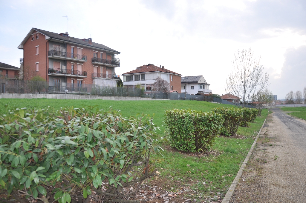 Veduta delle aree verdi di pertinenza dell Ospedale Cardinal Massaia di Asti caratterizzate da grandi opportunità in termini di realizzazione di un grande "Parco della salute", quale eccellenza della struttura ospedaliera.
