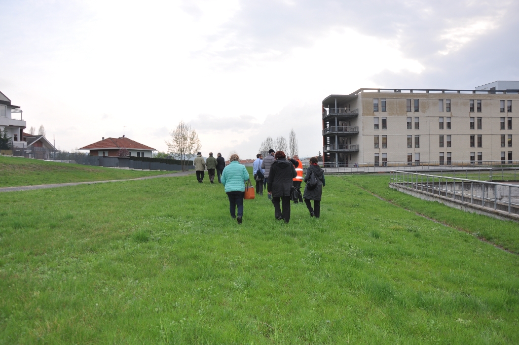 Sopralluogo del gruppo di interesse alla realizzazione del nuovo "Parco della salute" alle aree verdi di pertinenza dell Ospedale Cardinal Massaia di Asti [Foto di Francesca Cavagnino].