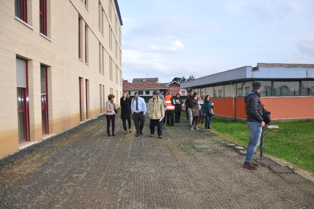 Sopralluogo del gruppo di interesse alla realizzazione del nuovo "Parco della salute" alle aree verdi di pertinenza dell Ospedale Cardinal Massaia di Asti [Foto di Francesca Cavagnino].