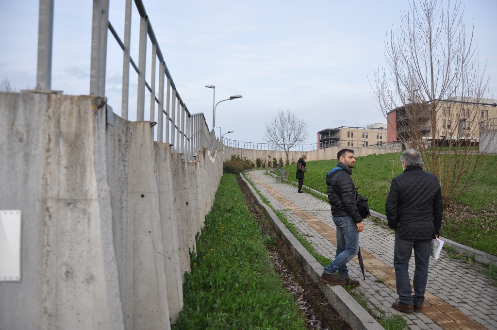 Sopralluogo del gruppo di interesse alla realizzazione del nuovo "Parco della salute" alle aree verdi di pertinenza dell Ospedale Cardinal Massaia di Asti [Foto di Francesca Cavagnino].