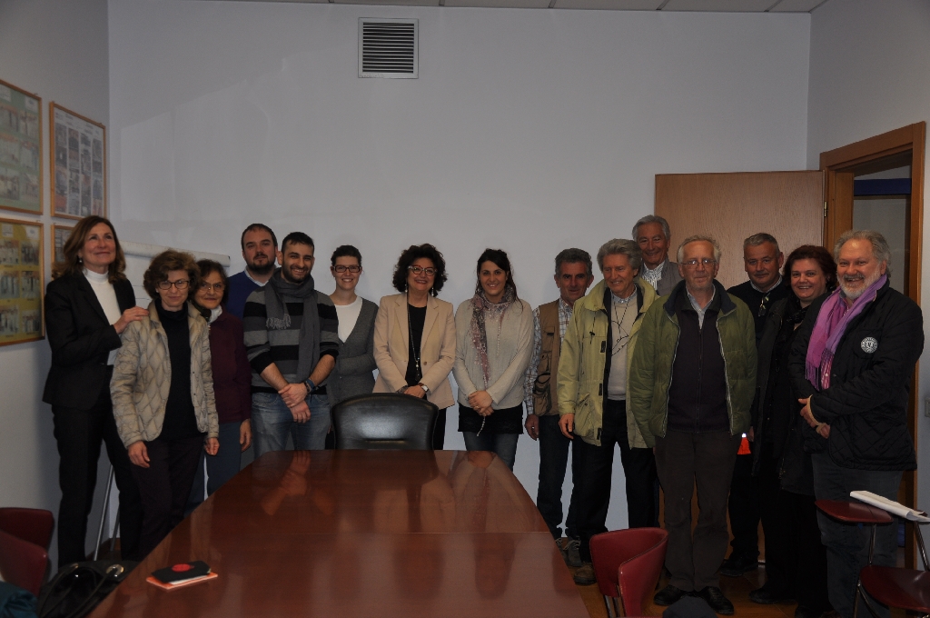 Momento conclusivo presso la Direzione dell ASL di Asti alla presenza del Direttore generale, Dott.ssa Ida Grossi, del sopralluogo tecnico per la realizzazione del nuovo "Parco della salute" dell Ospedale Cardinal Massaia di Asti che ha permesso di poter meglio comprendere le opportunità e i limiti tecnici per la realizzazione dell opera. Nella foto da (sx): Dott.ssa Maria Luisa Amerio (Ordine dei Medici della Provincia di Asti), Dott.ssa Fiammetta Penna (Ordine dei Medici della Provincia di Asti), Sig.ra Mirella Zitti, Arch. Fabrizio Loretto (Rappresentante dell Ordine degli Architetti della provincia di Asti), Arch. Fabrizio Caltagirone (Rappresentante dell Ordine degli Architetti della provincia di Asti), Dott. Arch. Maura Cucchi Osano (Rappresentante dell Ordine degli Architetti della provincia di Asti), Dott.ssa Ida Grossi (Direttore generale dell ASL di Asti), Arch. Francesca Cavagnino (Rappresentante dell Ordine degli Architetti della provincia di Asti), Ing. Franco Migliarina (Settore tecnico dell ASL