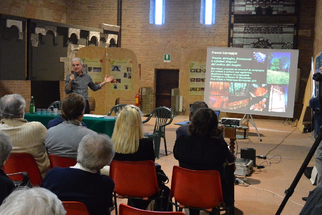  Presentazione del n° 15 dei Quaderni di Muscandia da parte di Franco Correggia [FOTO  di Paola Grassi].