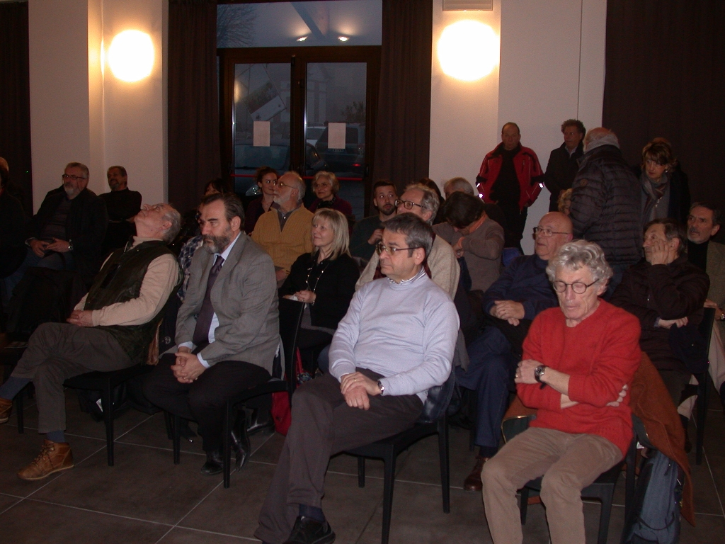 Veduta del folto ed interessato pubblico presente al Convegno [Foto di Massimo Badino].